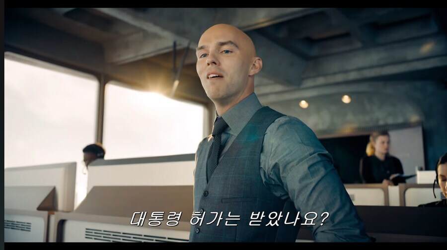 DC) 자신이 뭘 잘못했냐면서 화내는 슈퍼맨_4.jpg