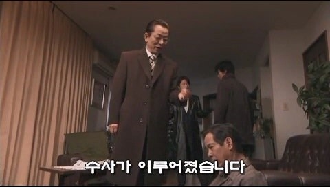 돈의 노예로 부려지던 남자가 선택한 최악의 행동_19.jpg