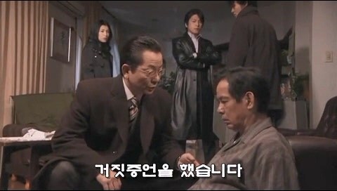 돈의 노예로 부려지던 남자가 선택한 최악의 행동_24.jpg