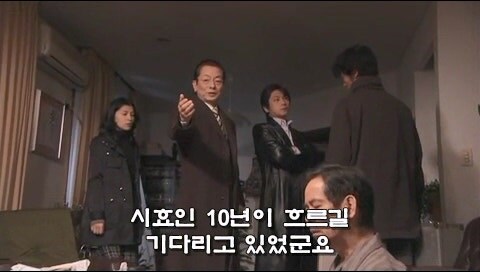 돈의 노예로 부려지던 남자가 선택한 최악의 행동_32.jpg