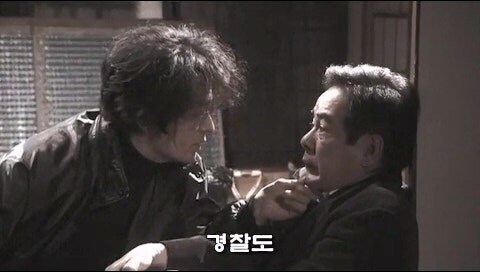 돈의 노예로 부려지던 남자가 선택한 최악의 행동_35.jpg