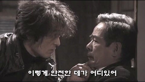 돈의 노예로 부려지던 남자가 선택한 최악의 행동_38.jpg
