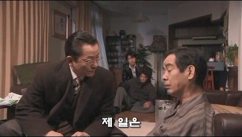 돈의 노예로 부려지던 남자가 선택한 최악의 행동_39.jpg