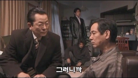 돈의 노예로 부려지던 남자가 선택한 최악의 행동_44.jpg