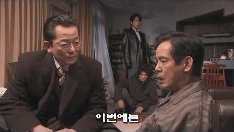 돈의 노예로 부려지던 남자가 선택한 최악의 행동_47.jpg