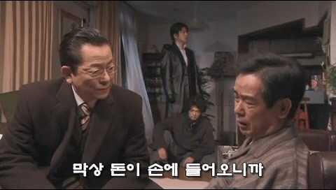 돈의 노예로 부려지던 남자가 선택한 최악의 행동_50.jpg