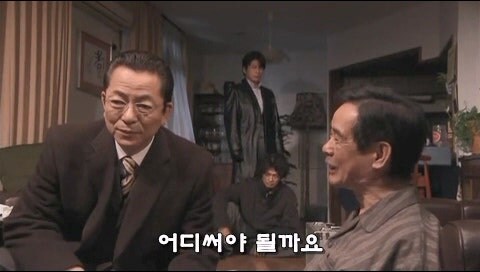 돈의 노예로 부려지던 남자가 선택한 최악의 행동_55.jpg