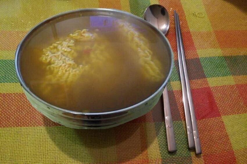 후루루짭짭 후루루짭짭 맛좋은 라면_1.jpg