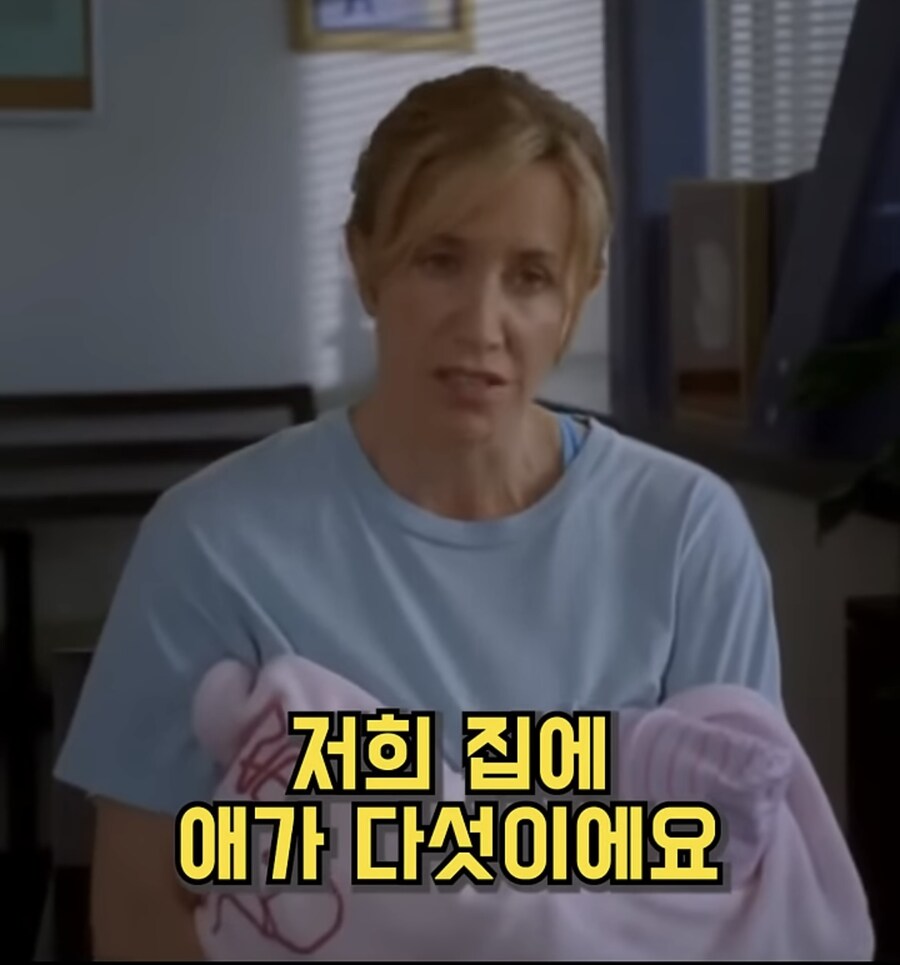 열한살 딸에게 두달짜리 애를 맡겨 학교에 간 엄마_12.jpg