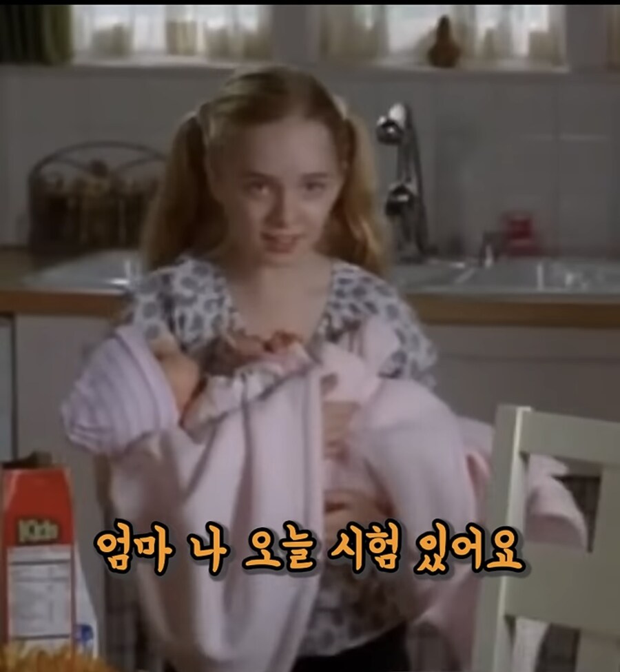 열한살 딸에게 두달짜리 애를 맡겨 학교에 간 엄마_1.jpg