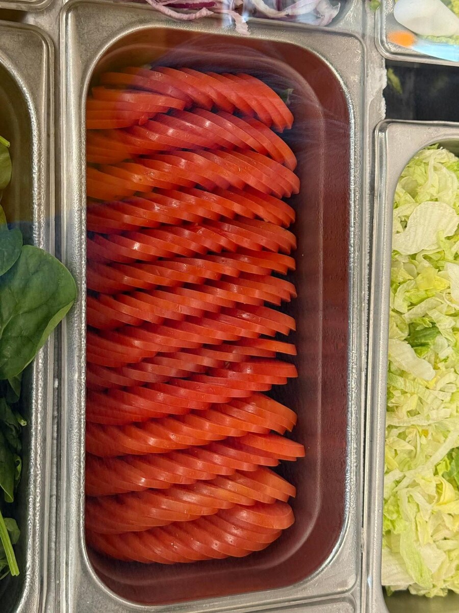 샌드위치 집의 만족스러운 토마토 준비 .jpg_1.jpg