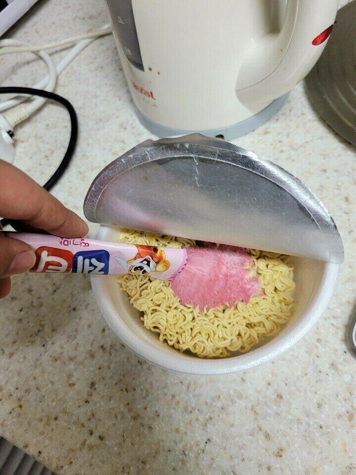 딸기맛라면 jpg_1.jpg