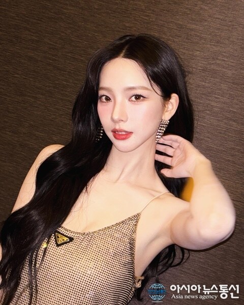 그림쟁이들은 아름다운 걸 보면 화폭에 담고 싶어지는 습성이 있어. 카리나 예뻐요!_1.jpg