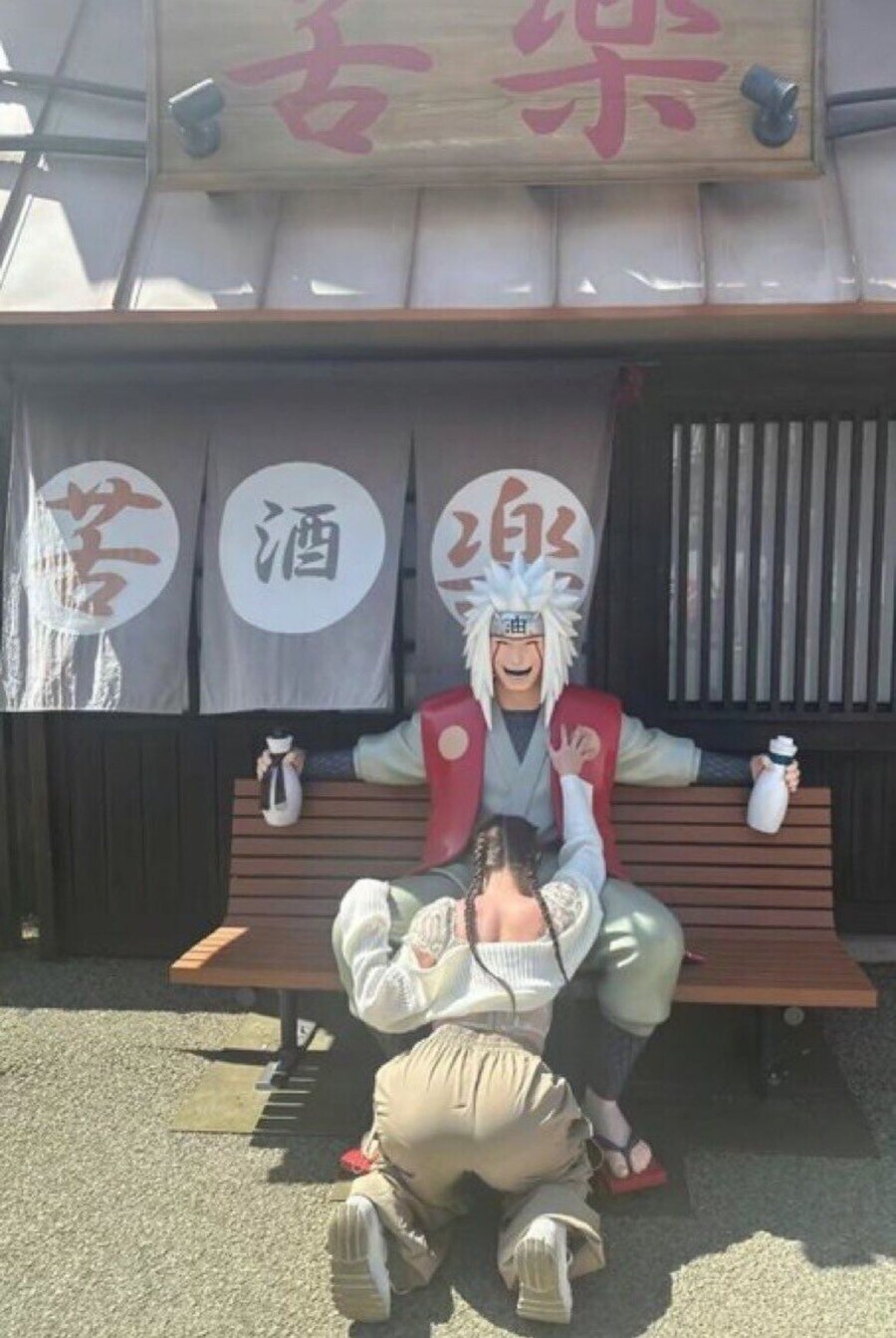 지라이야를 보고 오열하는 여성.jpg_1.jpg
