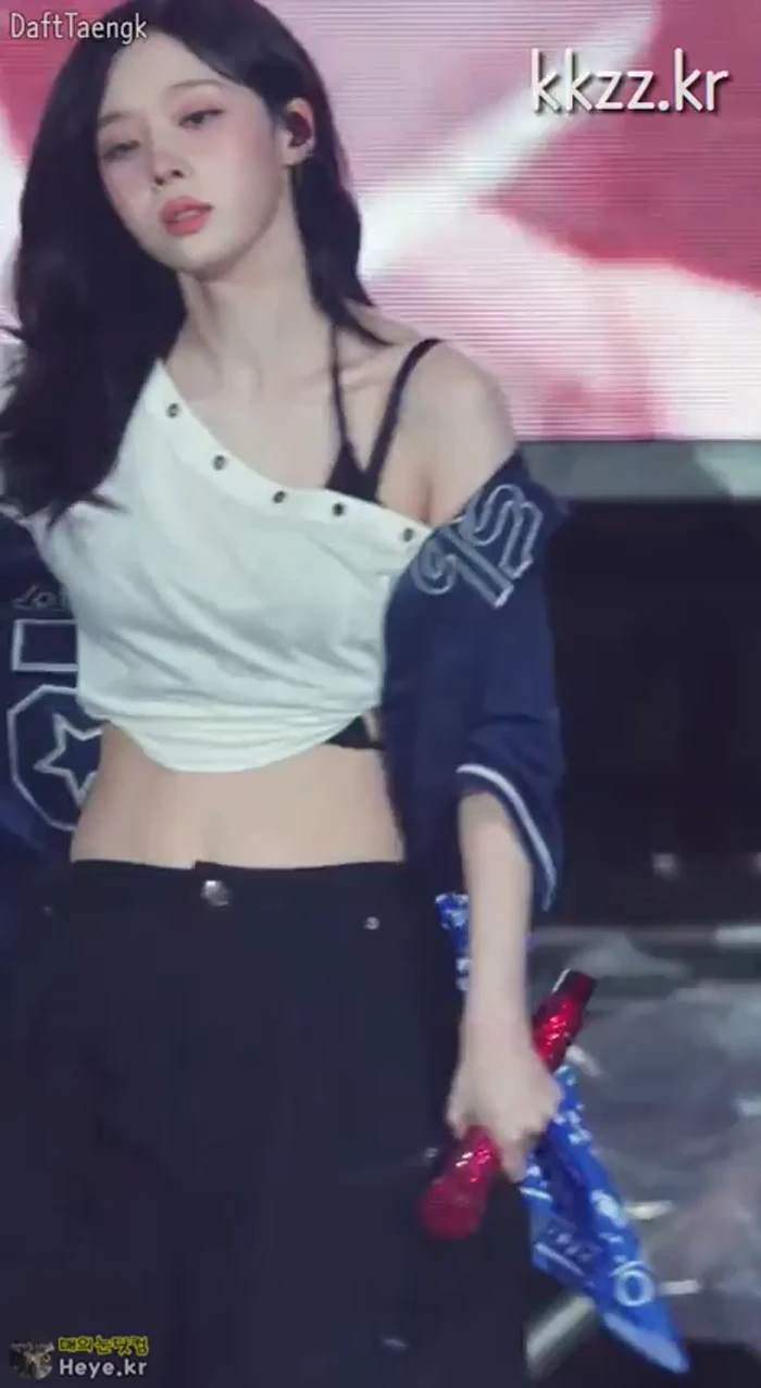 호불호 갈리는 허리 라인 gif_1.webp