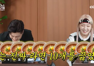 남자친구한테 라면 먹고 갈래?하고 집으로 데려간 먹방유튜버_11.png