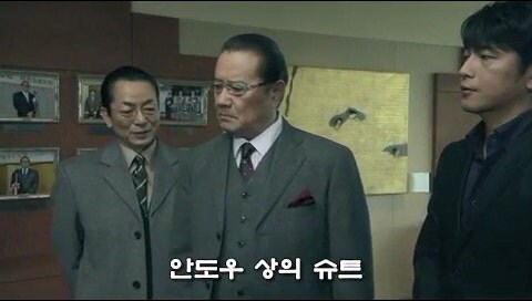 은행지점장에게 은밀한 사생활을 들킨 기업 사장님_13.jpg