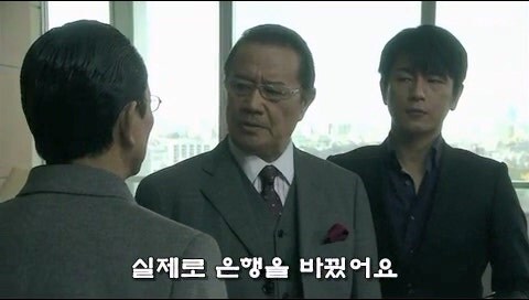 은행지점장에게 은밀한 사생활을 들킨 기업 사장님_40.jpg