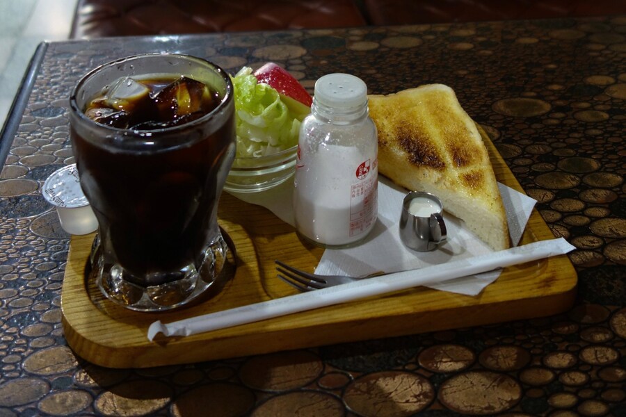일본, 오래된 다방의 320엔 짜리 모닝세트☕_6.jpg