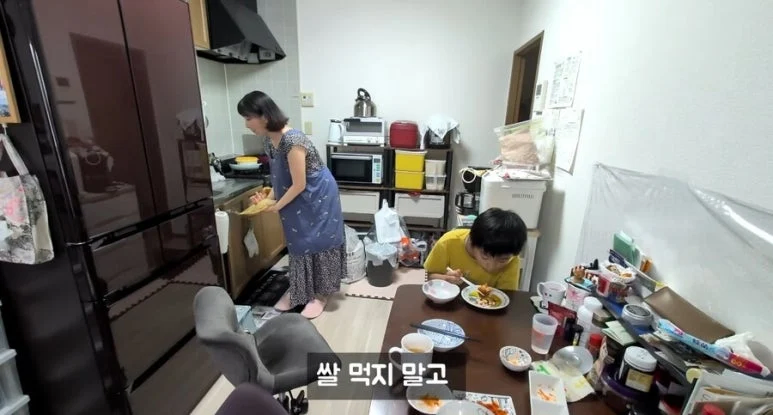 쌀대신 파스타나 우동 빵 먹으라는 일본의 10년전.JPG_3.webp