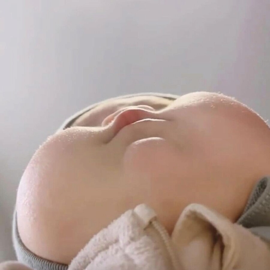 애기 볼살을 밑에서 찍어보았다.jpg_1.png