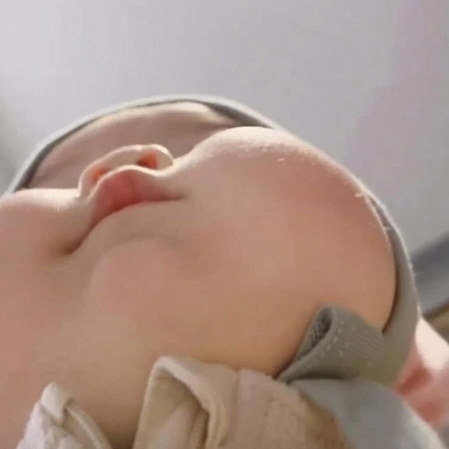 애기 볼살을 밑에서 찍어보았다.jpg_2.png