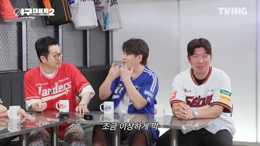 야구선수들이 민망하게 배트를 닦는 이유_3.png