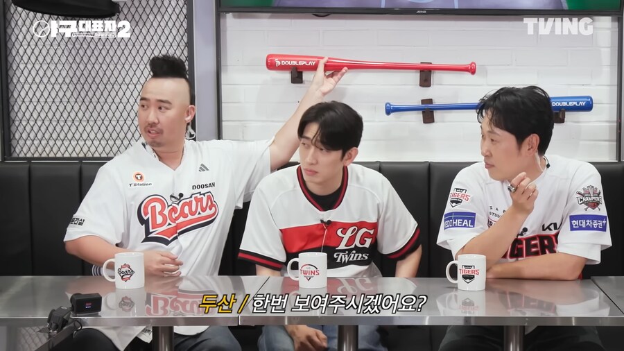 야구선수들이 민망하게 배트를 닦는 이유_9.png