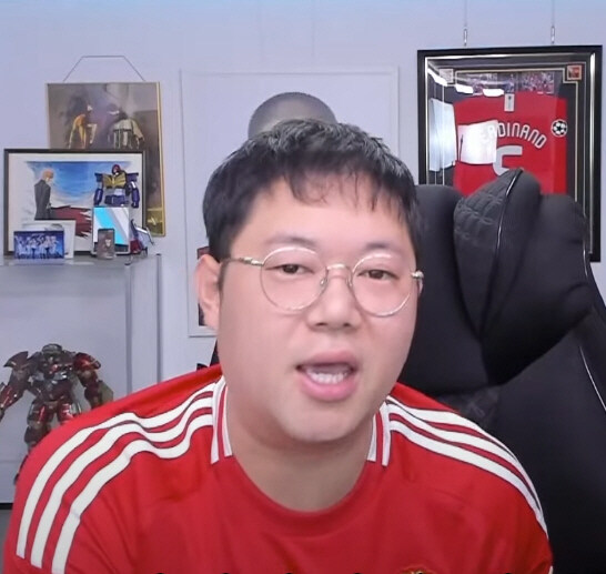 유로파) 이제 슬슬 궁금한 사람_1.jpg