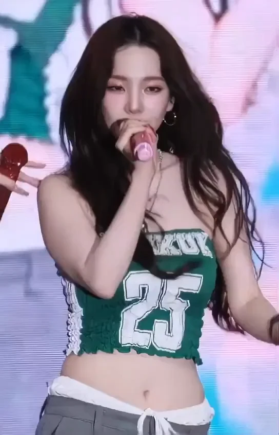 카리나 허리 라인 gif_2.webp