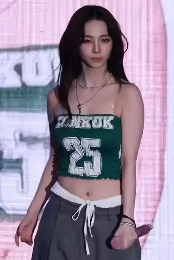 카리나 허리 라인 gif_4.webp