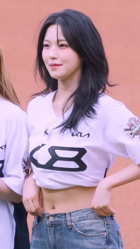 03년생 누나 gif_1.webp