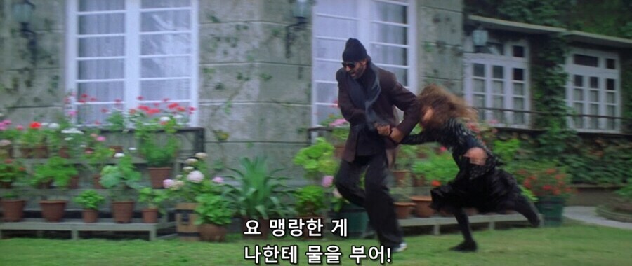 눈에 뵈이는게 없는 애새끼 참교육하는 아저씨.jpg_1.jpg