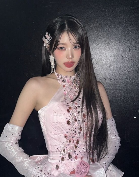 장원영 보면 비현실적이더라. 마치 한폭의 그림과 같더라구_1.jpg