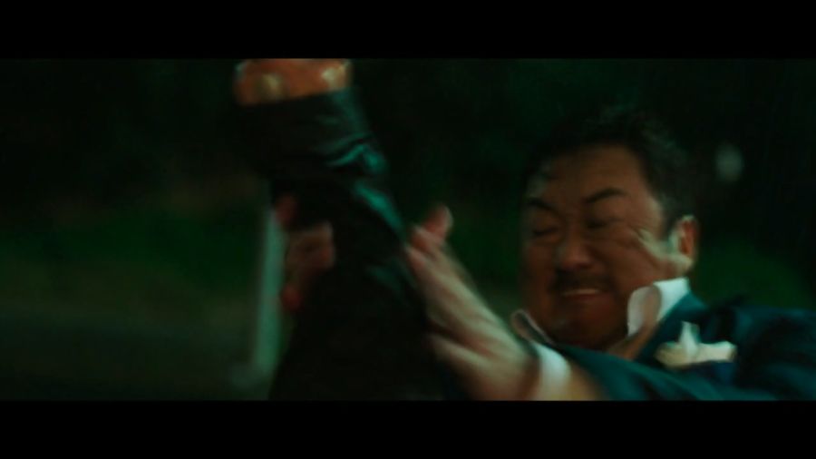 비오는날 밤 남자를 칼로 찌른 또 다른 남자_1.jpg