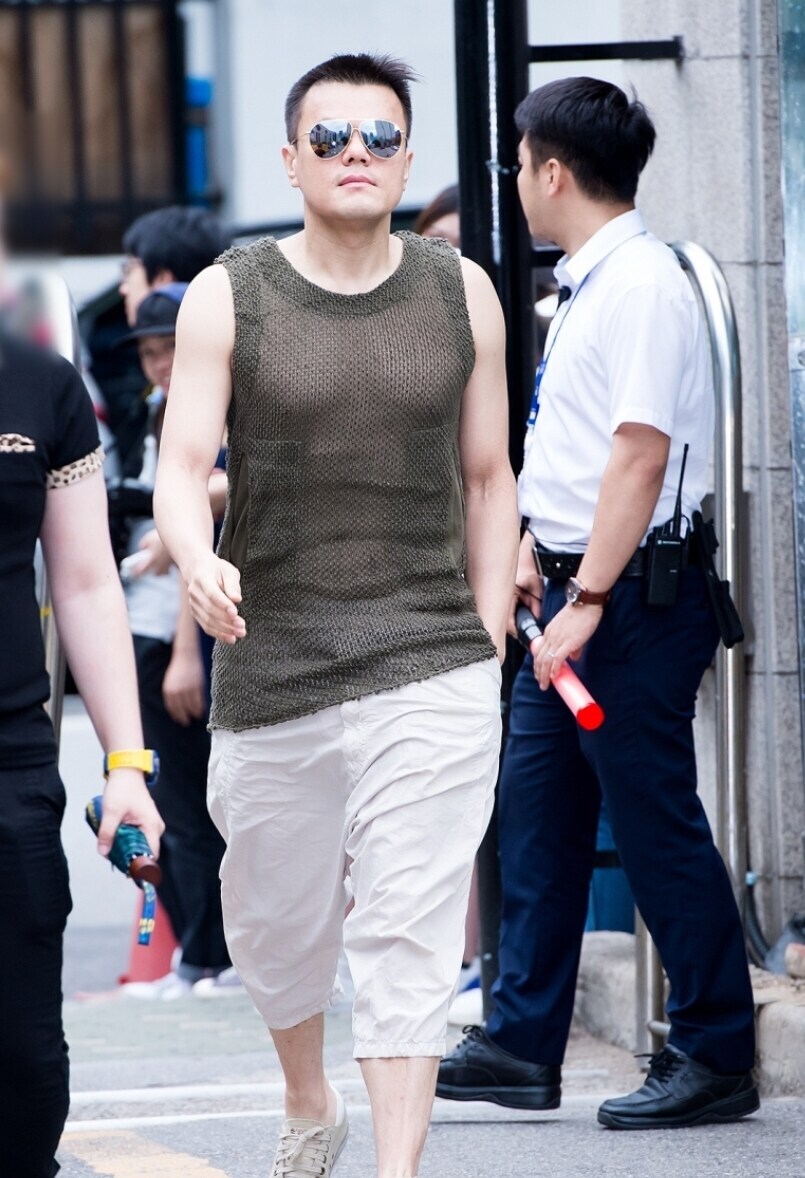 연예인이 이상한 옷을 입었을 때 반응_2.jpg