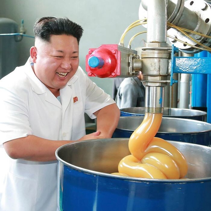 인격젤리 배설을 감상하는 김정은_1.jpg