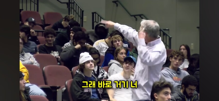 미국인에게 K-예절 전파하는 교수님_1.jpg