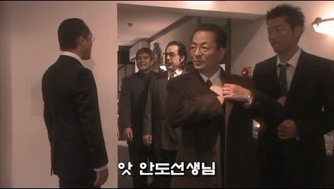 솔직히 이건 와인에 독을 풀어서 전부 죽여도 무죄일거 같은데_32.jpg