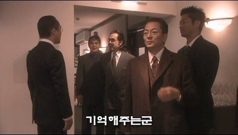 솔직히 이건 와인에 독을 풀어서 전부 죽여도 무죄일거 같은데_34.jpg