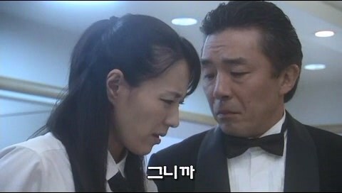 아내 몰래 젊은여자랑 불륜을 저지를수 없었던 남자_10.jpg