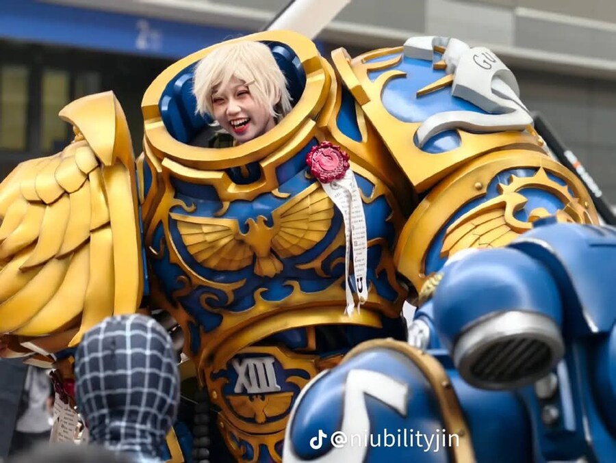 코스프레 행사장에 나타난 워해머 코스프레이어.JPG_4.jpg