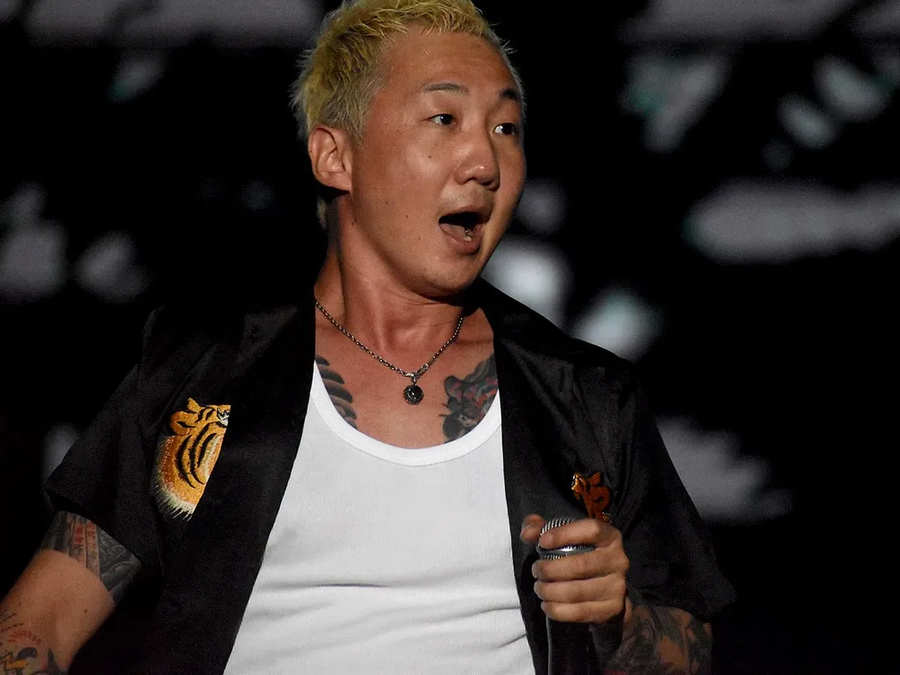 일본에서 욱일기를 찢은 락스타의 뜻밖의 사실_2.webp