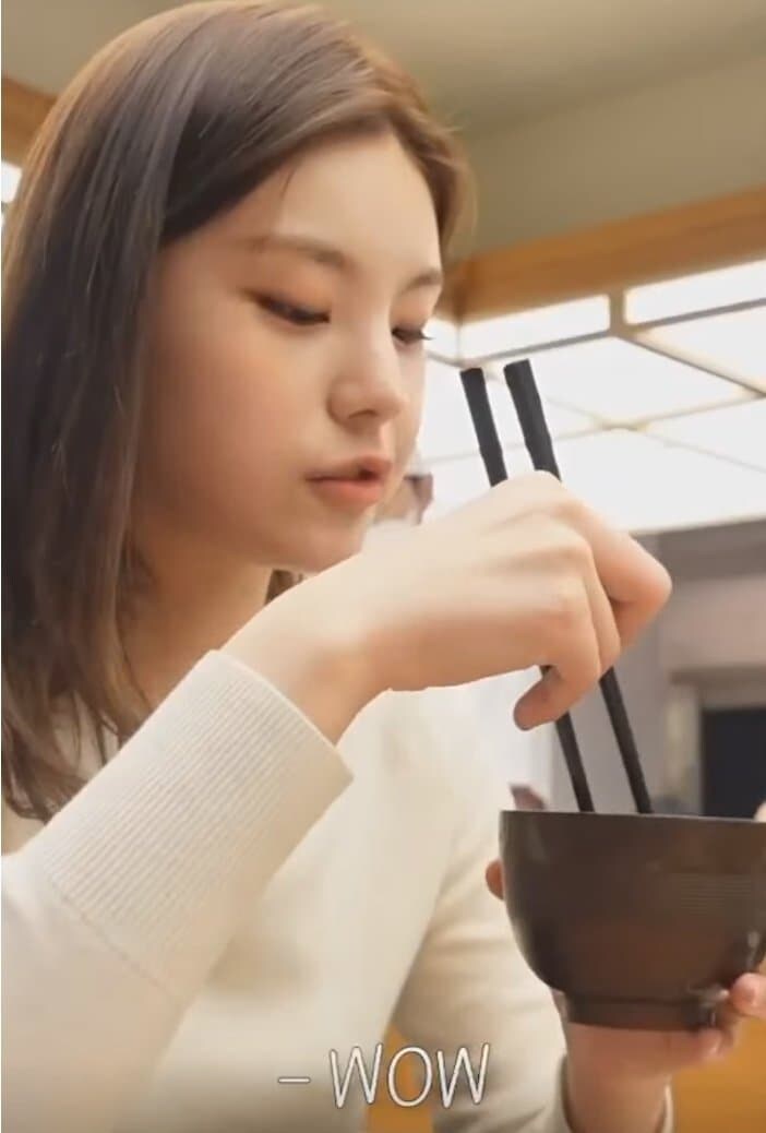 초밥 많이 먹는다는 아이돌에 놀란 유튜브 편집자_3.png