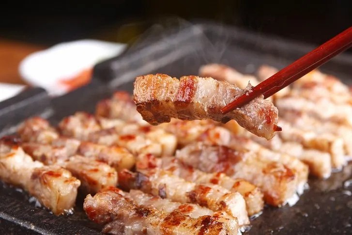 삼겹살 두배 맛있게 먹는법 알아냈다!_1.webp