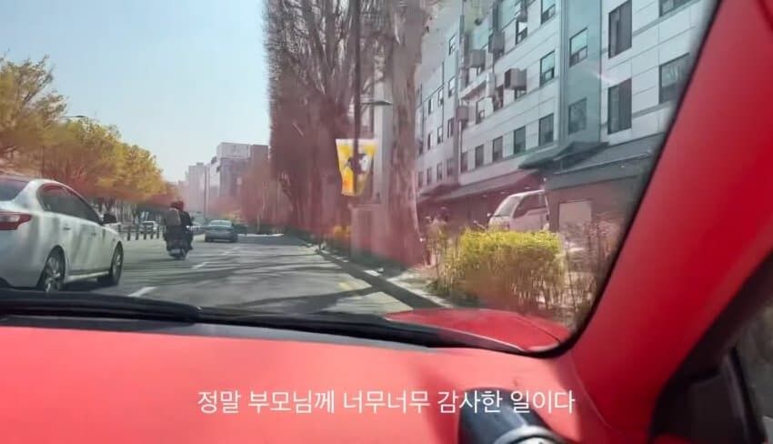부모님하고 페라리 뽑으러 간 21살 대학생 jpg_6.jpg