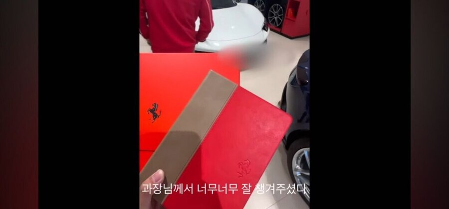 부모님하고 페라리 뽑으러 간 21살 대학생 jpg_10.jpg