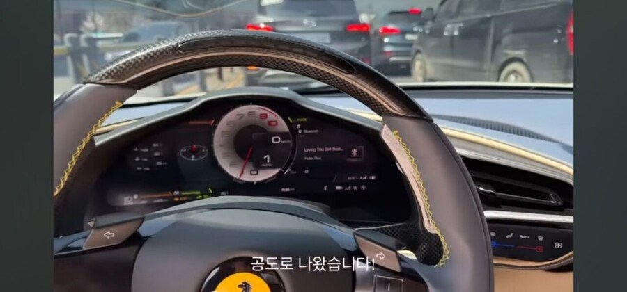 부모님하고 페라리 뽑으러 간 21살 대학생 jpg_12.jpg