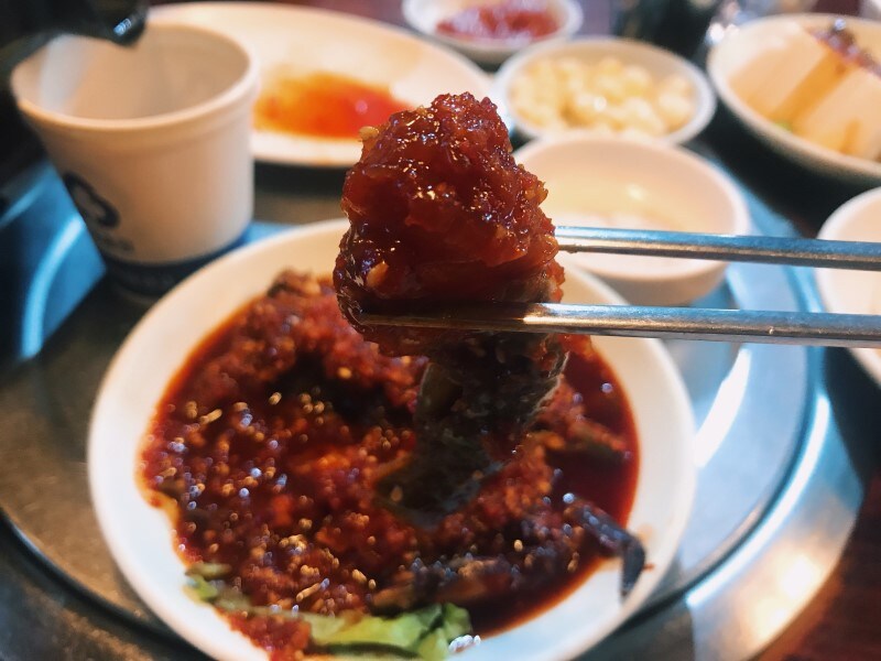 동네 시장에 돼지갈비집이 신기한 이유_2.jpg