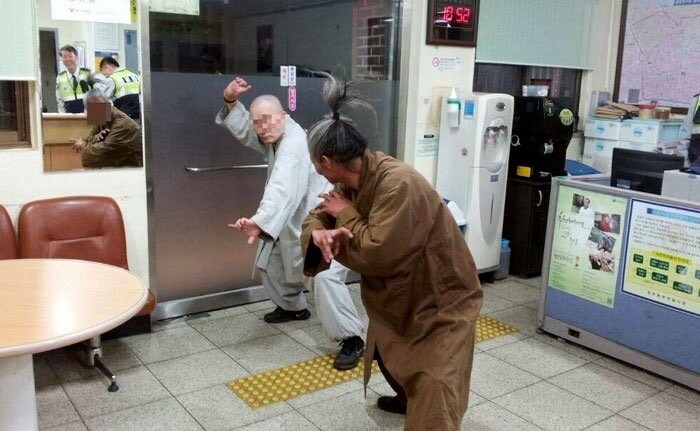 두머리 꼬마냥이들의 신경전.jpg_3.jpg